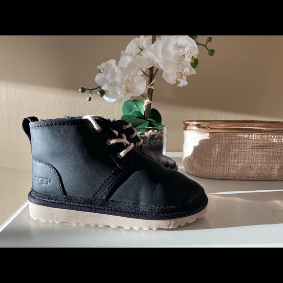 Black UGG 3Y - Picture 1 of 7